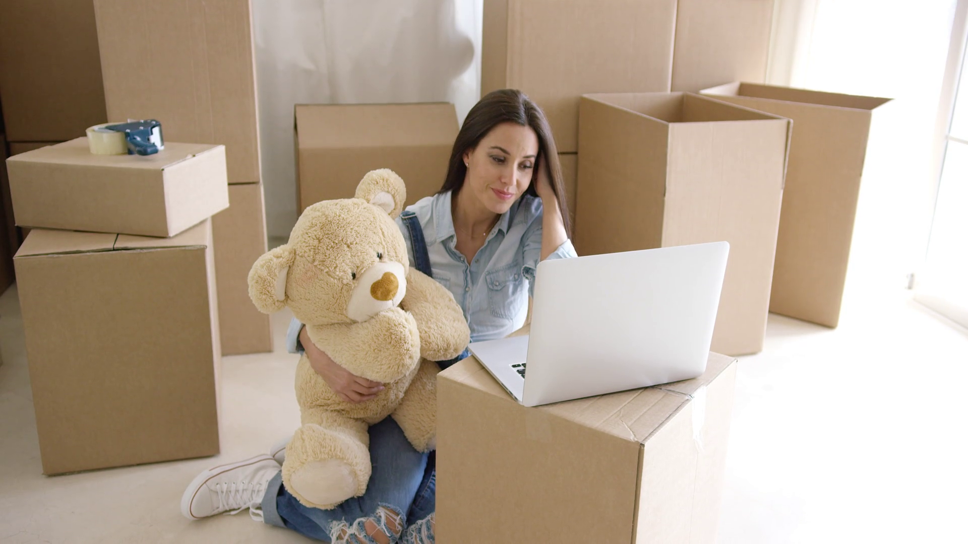 The hassle in moving and the help of moving services
